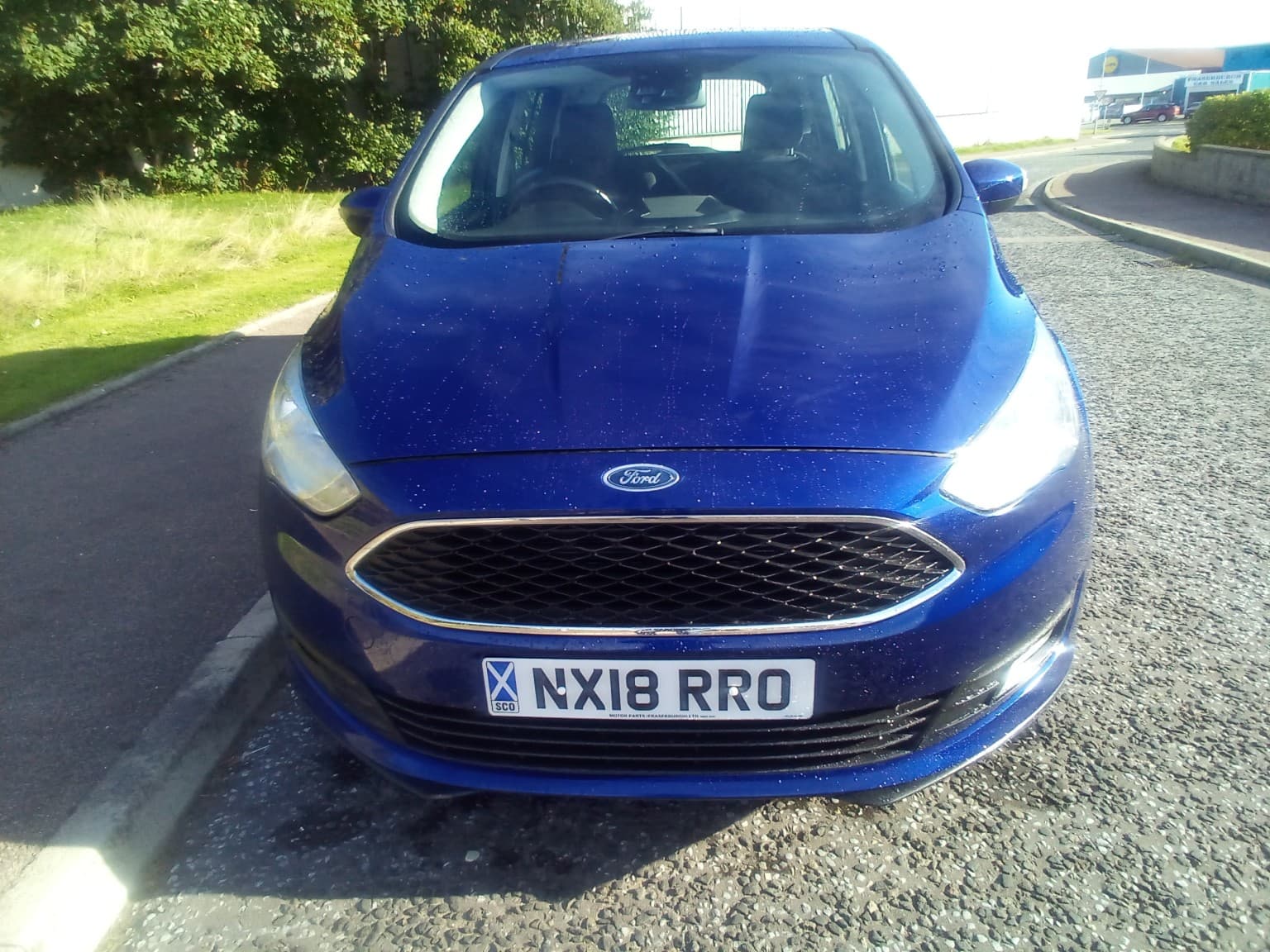 Ford Grand C-MAX - image 1 of 18