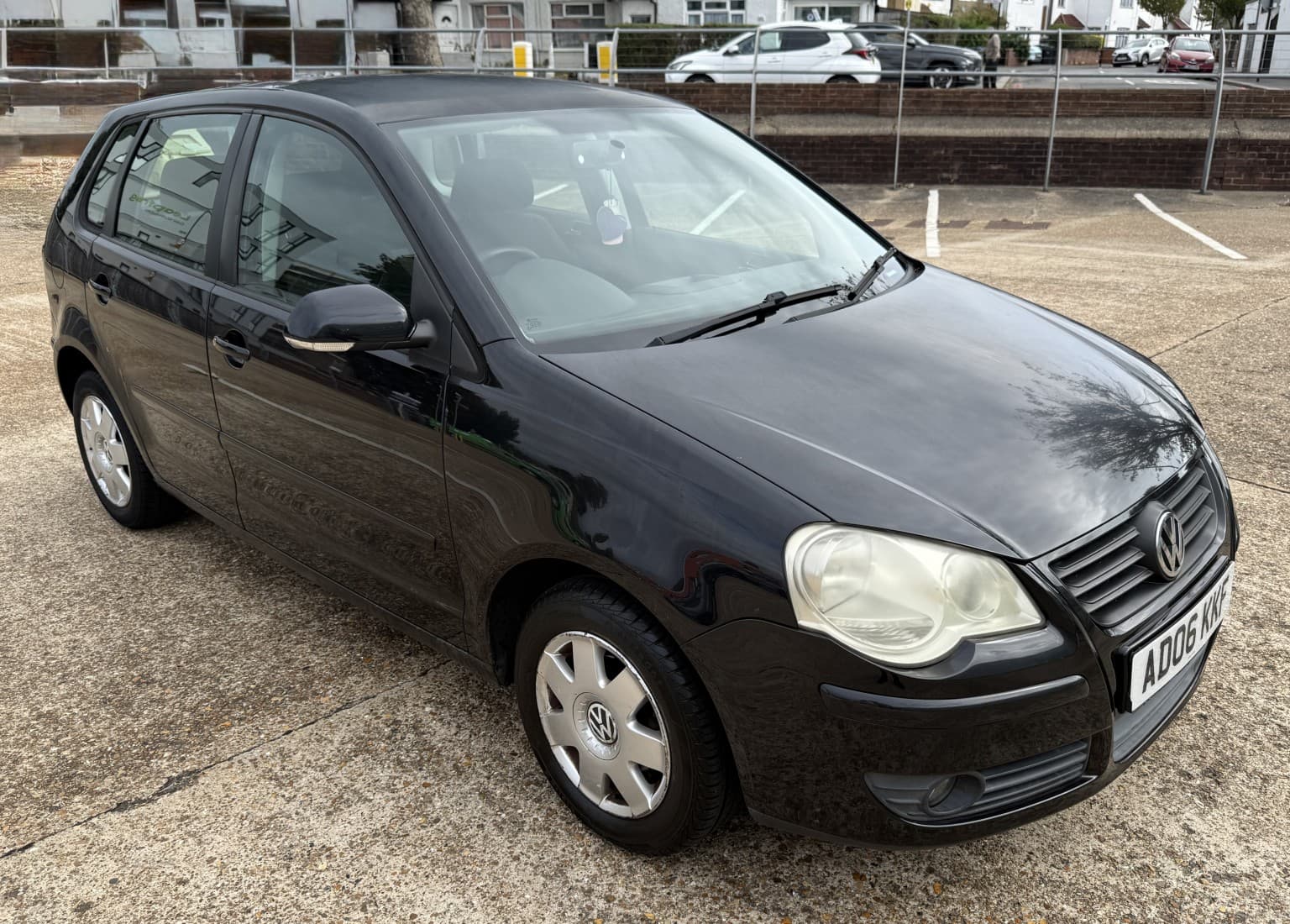 Volkswagen Polo - image 1 of 16