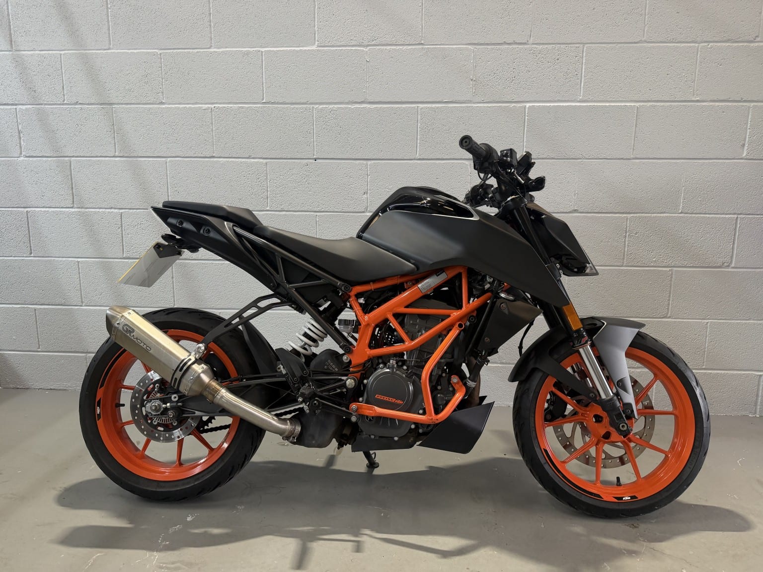 KTM 125 Duke - image 1 of 12