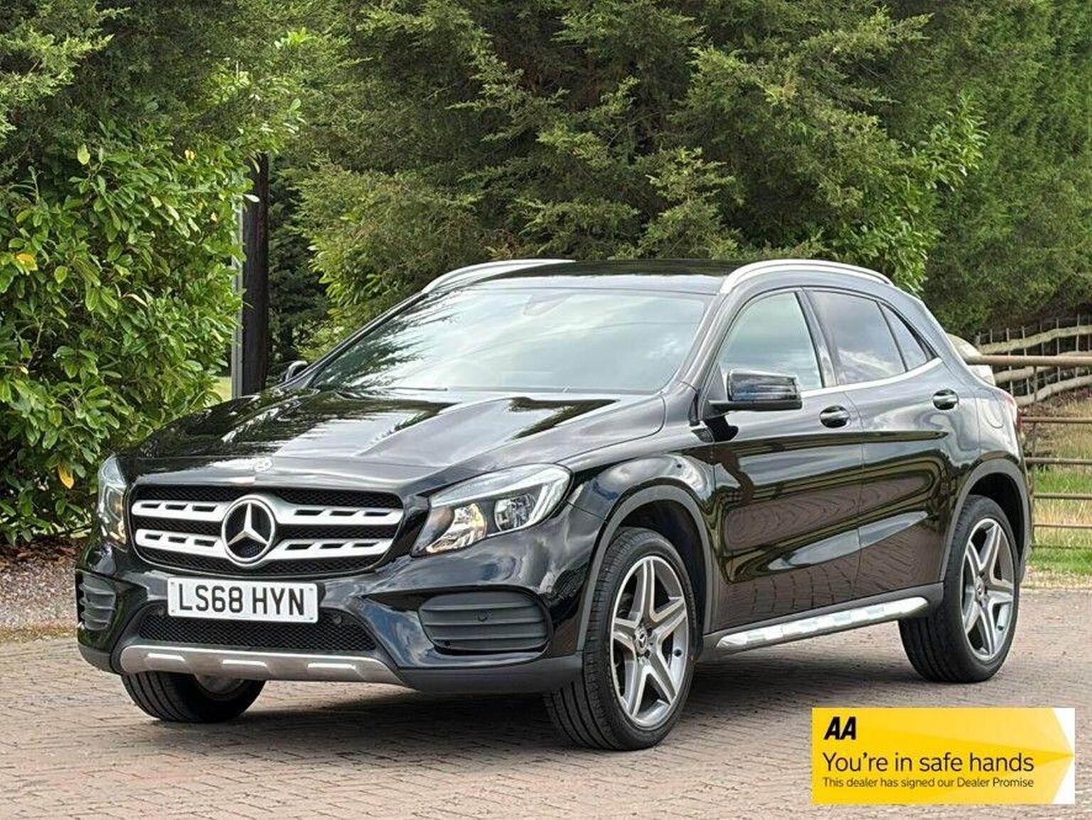 Mercedes-Benz GLA - image 1 of 34
