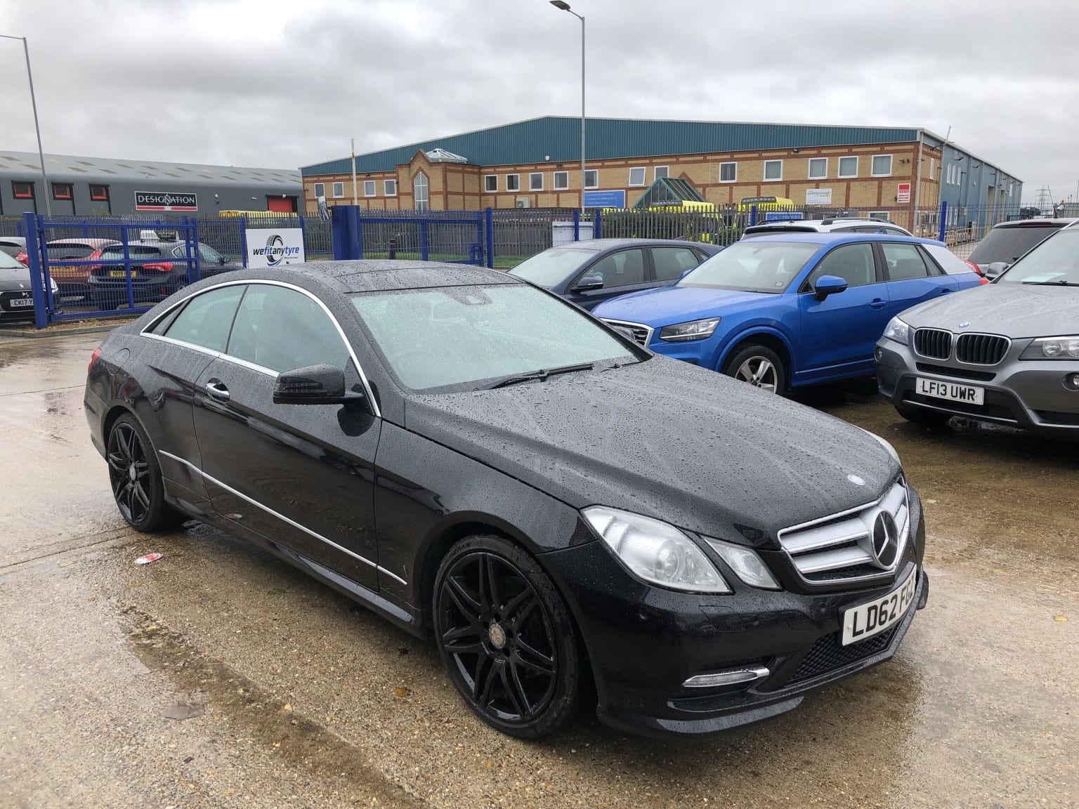 2012 Mercedes-Benz E Class 3.0 E350 CDI V6 BlueEfficiency Sport in black — photo 1 of 21