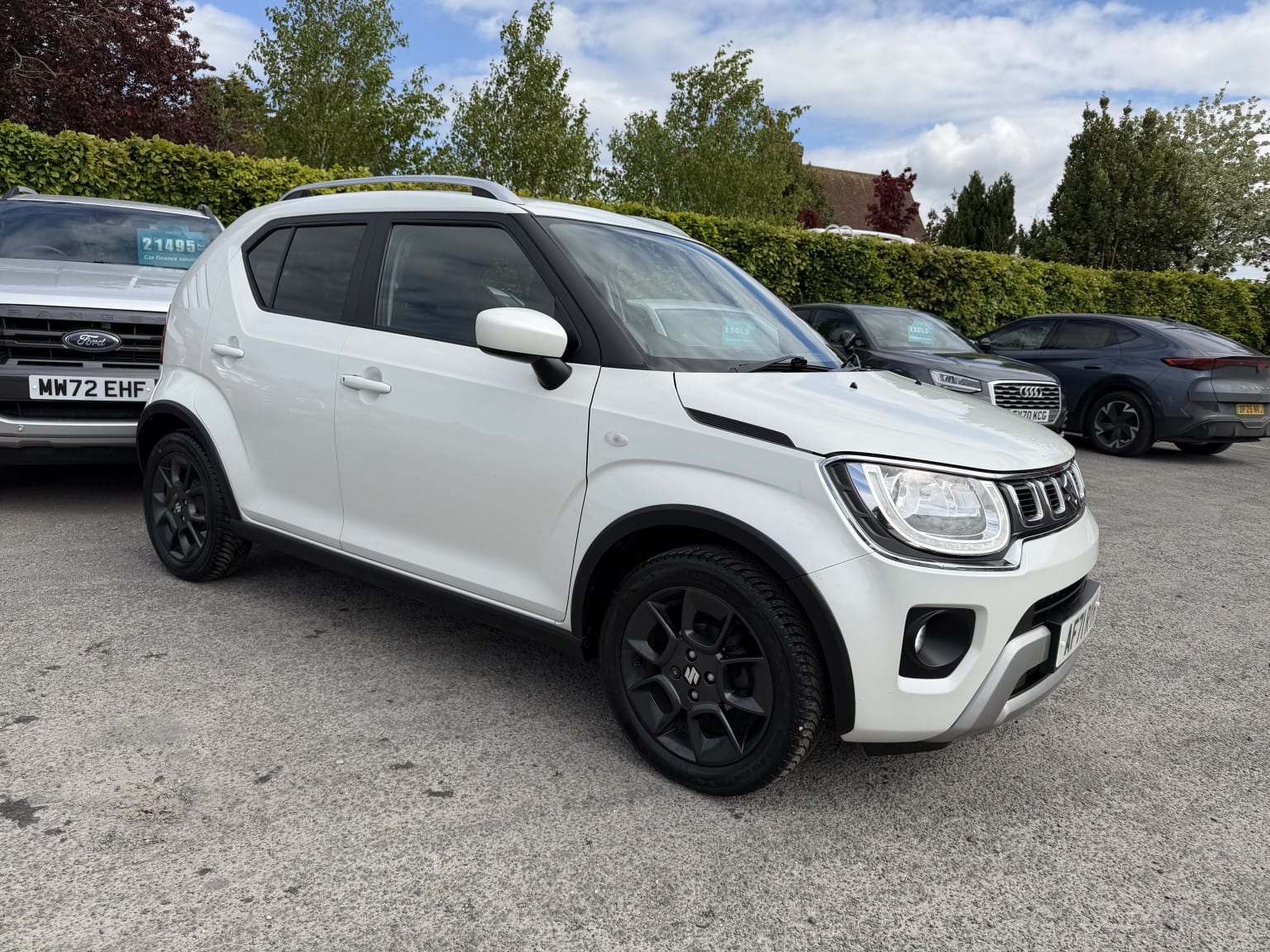 Suzuki Ignis - image 1 of 36