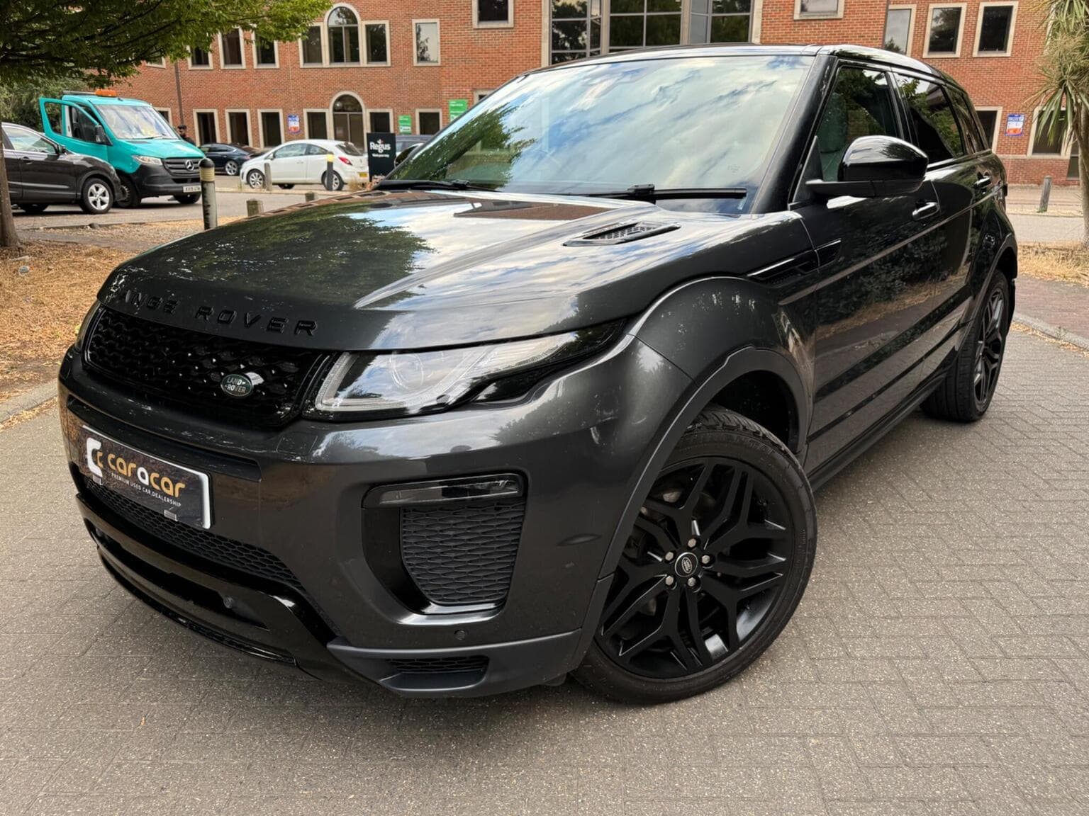Land Rover Range Rover Evoque - image 1 of 69