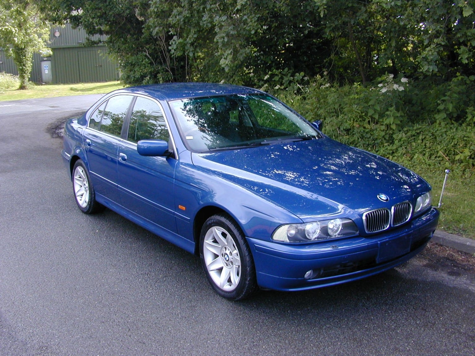 BMW 5 Series - image 1 of 77
