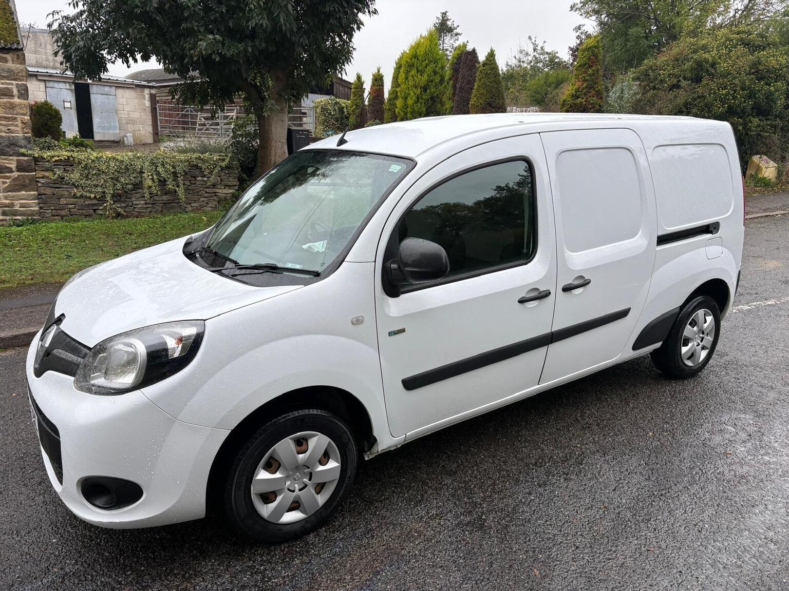 Renault Kangoo Maxi - image 1 of 11