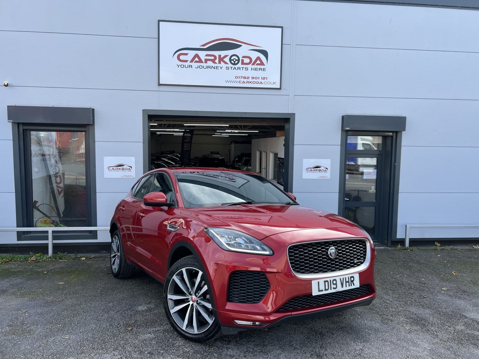Jaguar E-Pace - image 1 of 100