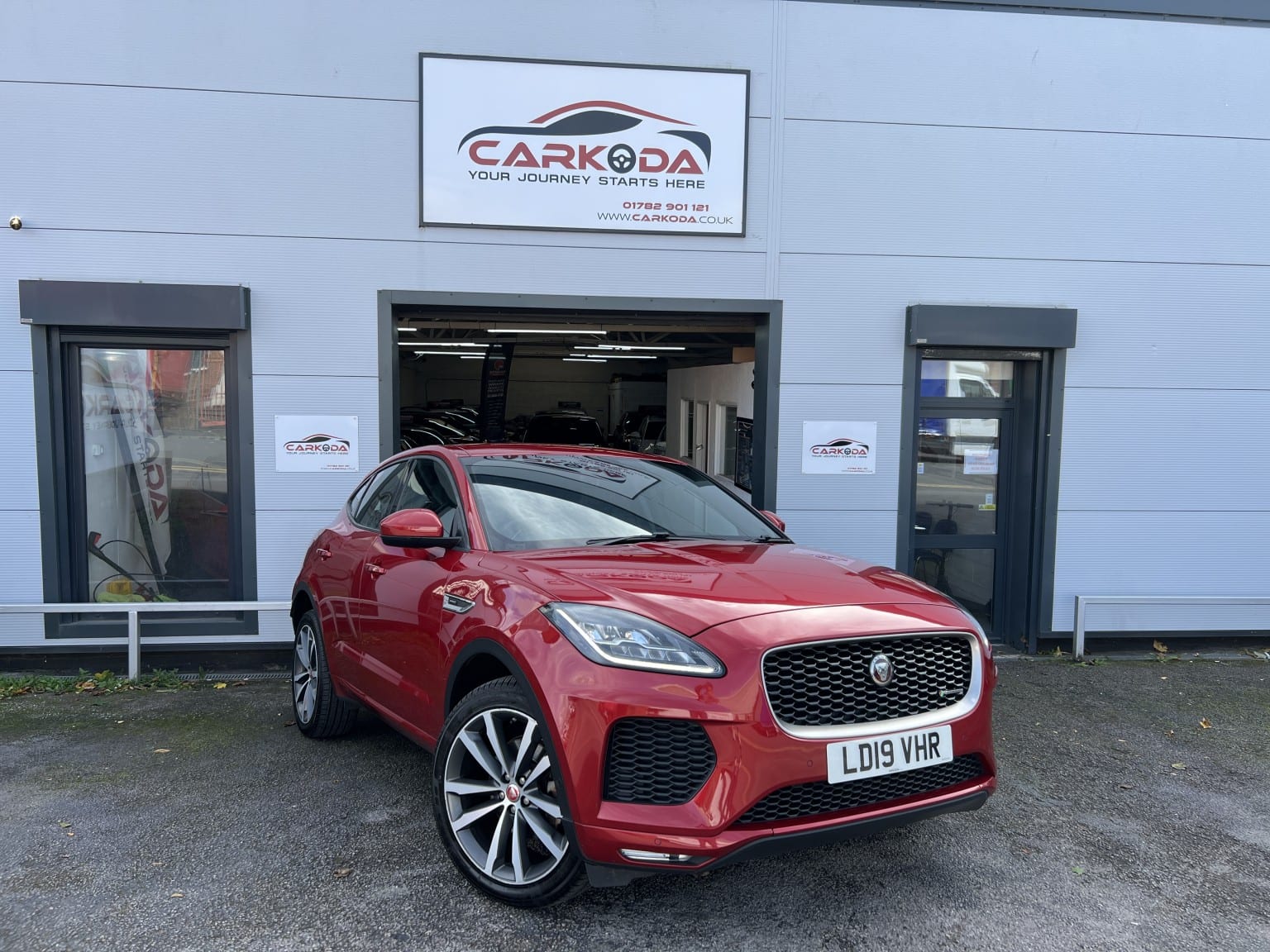 Jaguar E-Pace - image 1 of 100