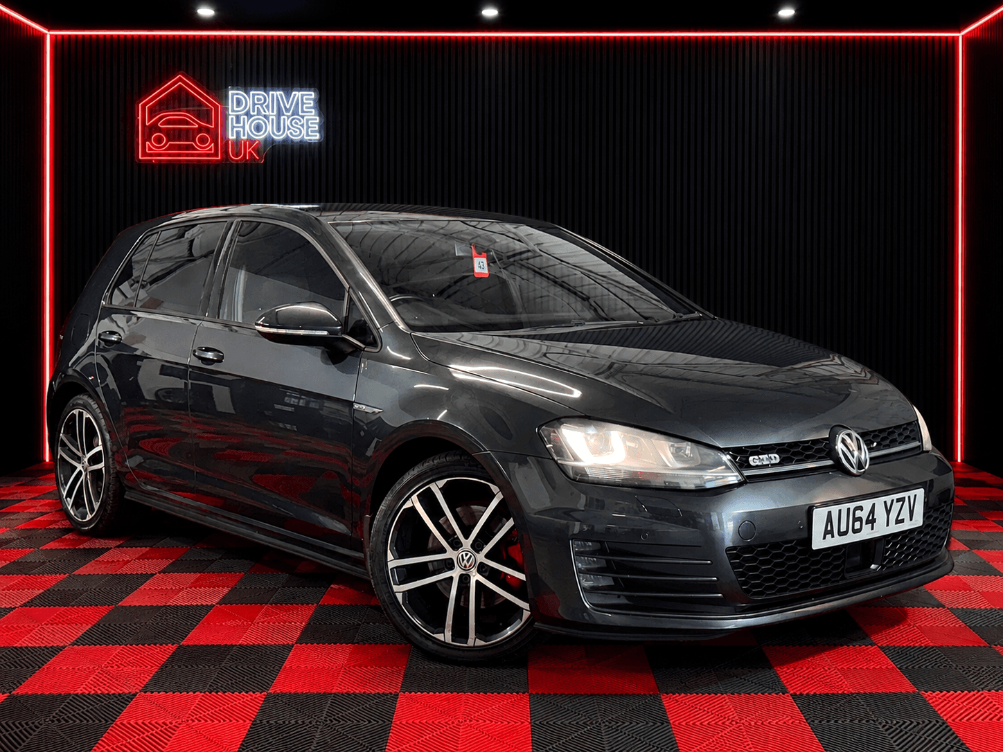 Volkswagen Golf - image 1 of 6