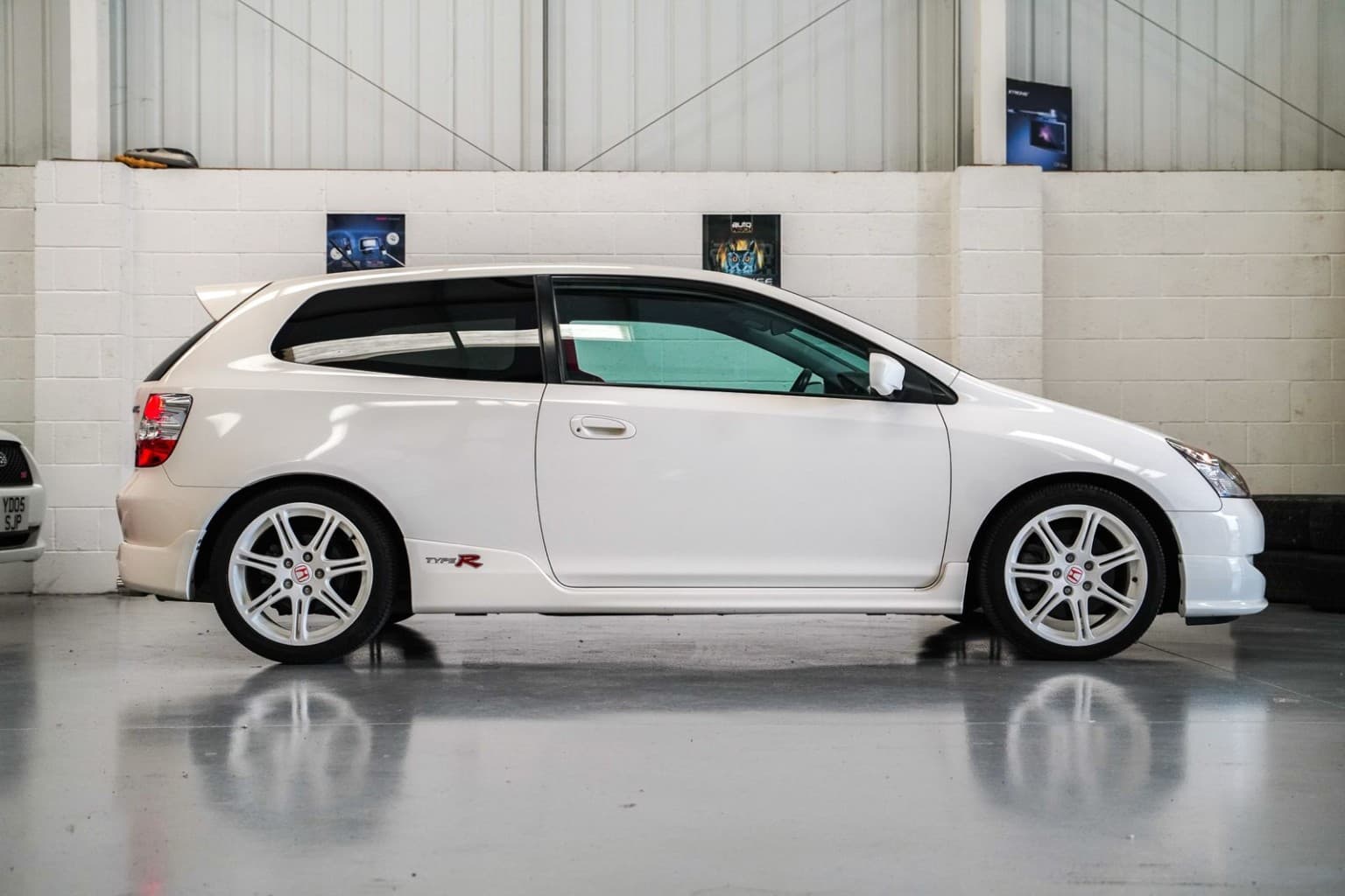 Honda Civic - image 1 of 41
