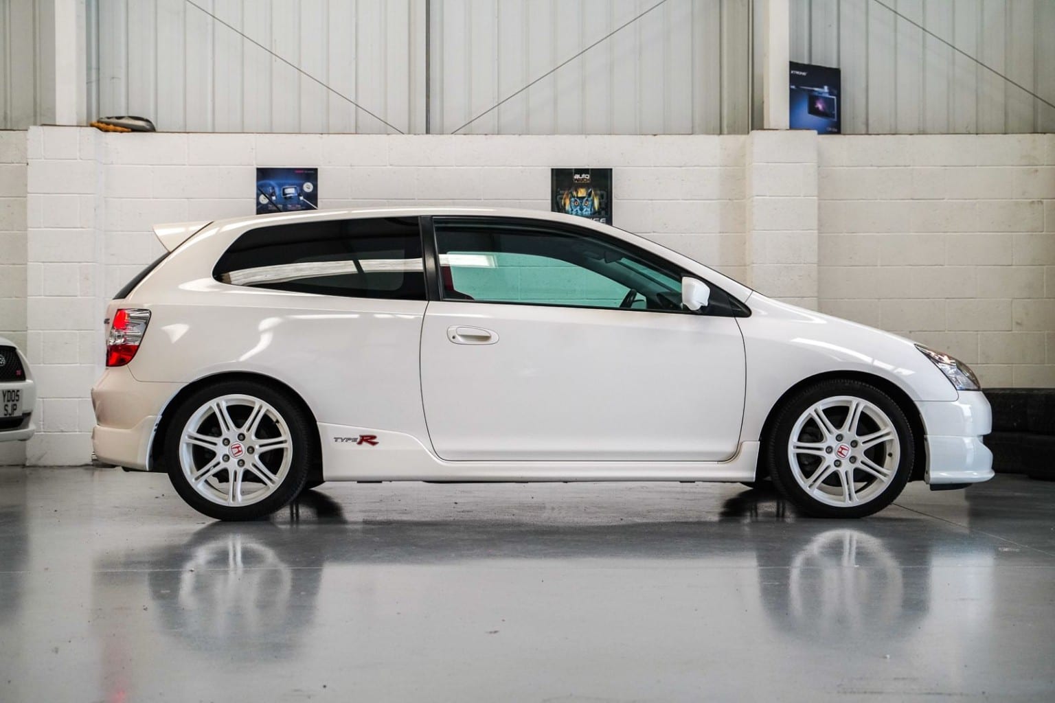Honda Civic - image 1 of 41