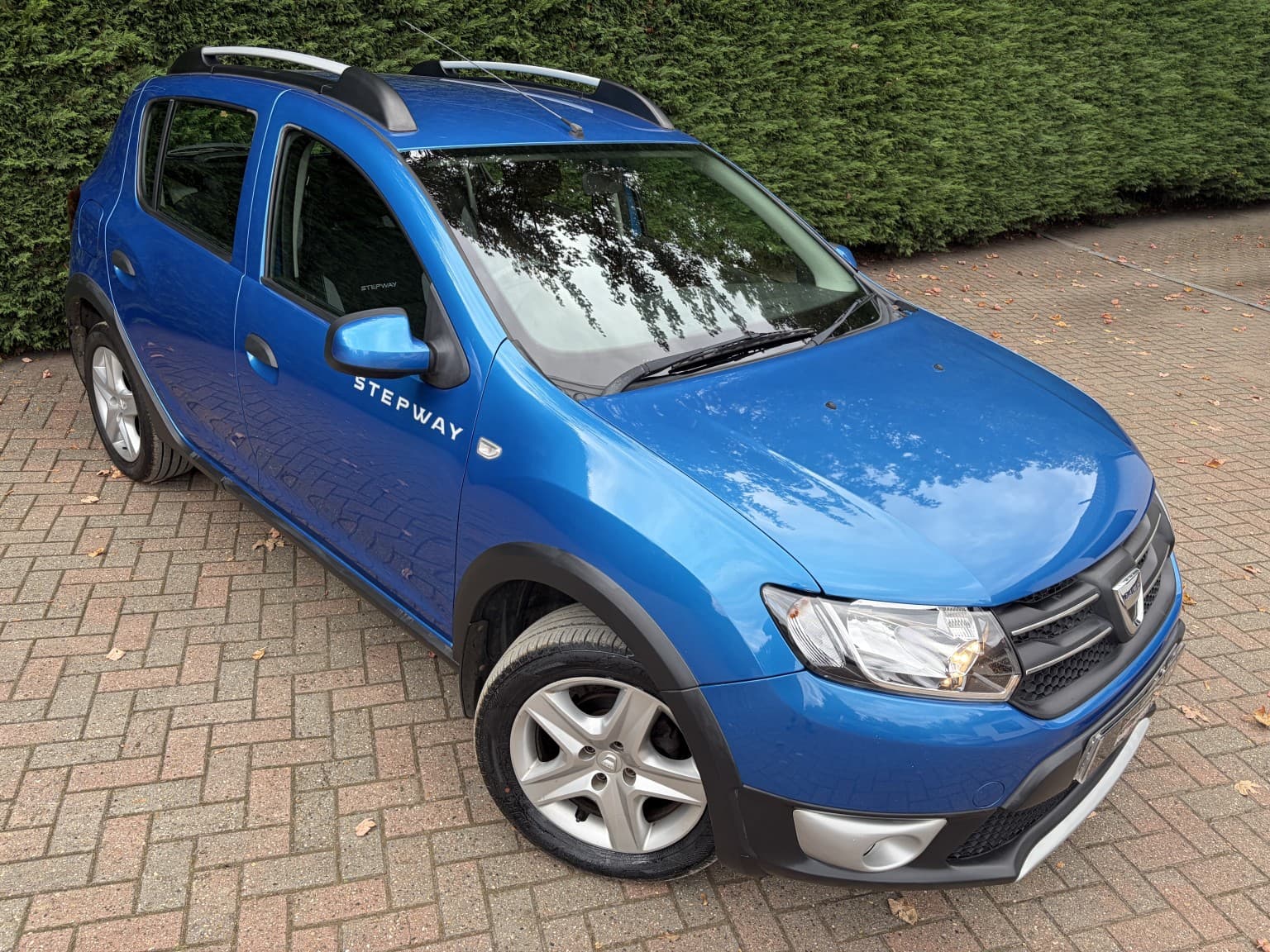 Dacia Sandero Stepway - image 1 of 34