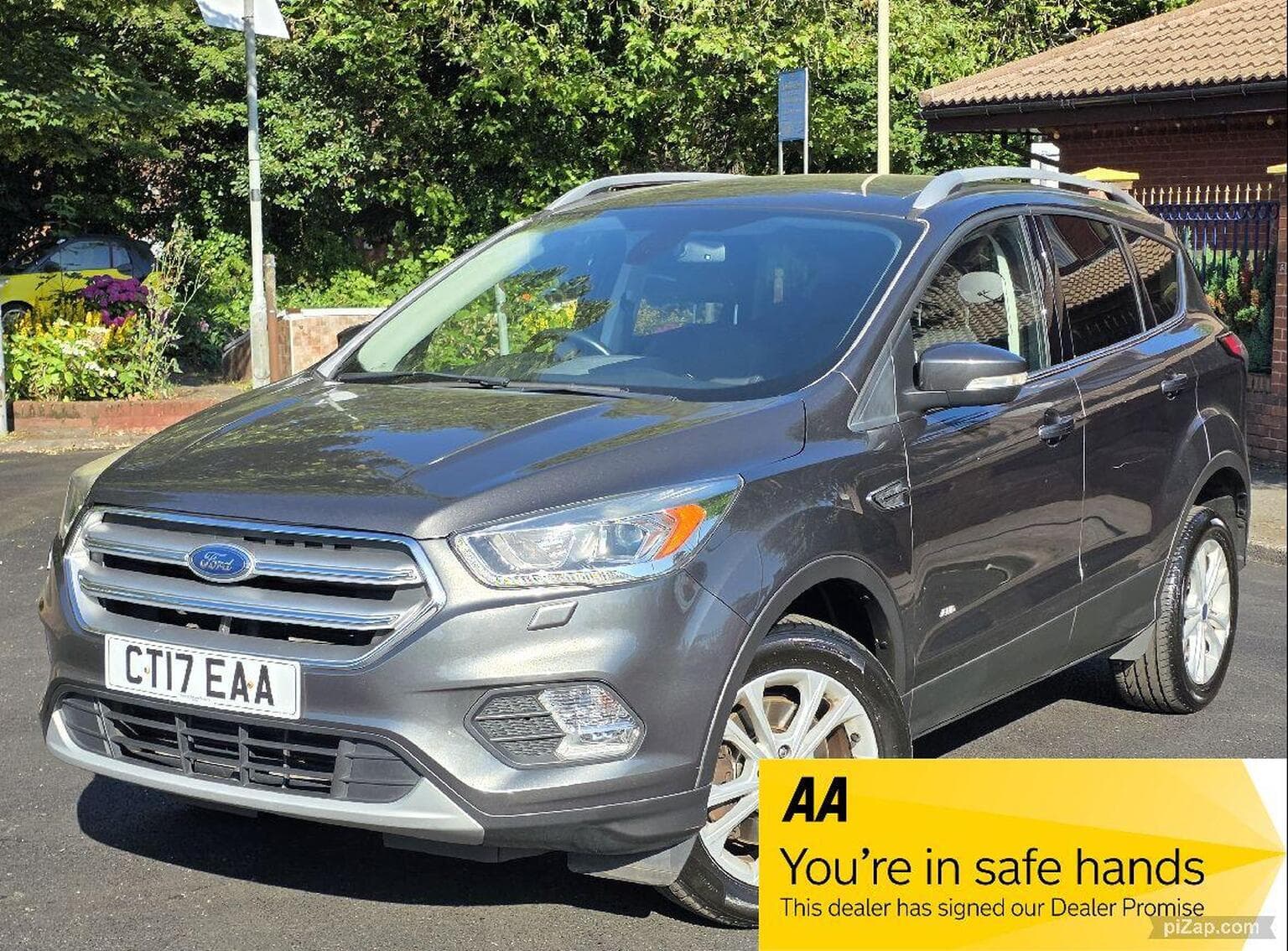 Ford Kuga - image 1 of 52