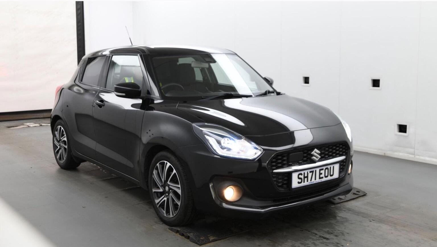 Suzuki Swift - image 1 of 7