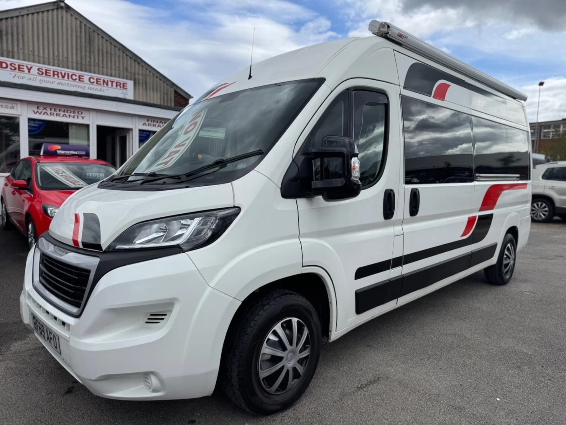 Peugeot Boxer - image 1 of 99