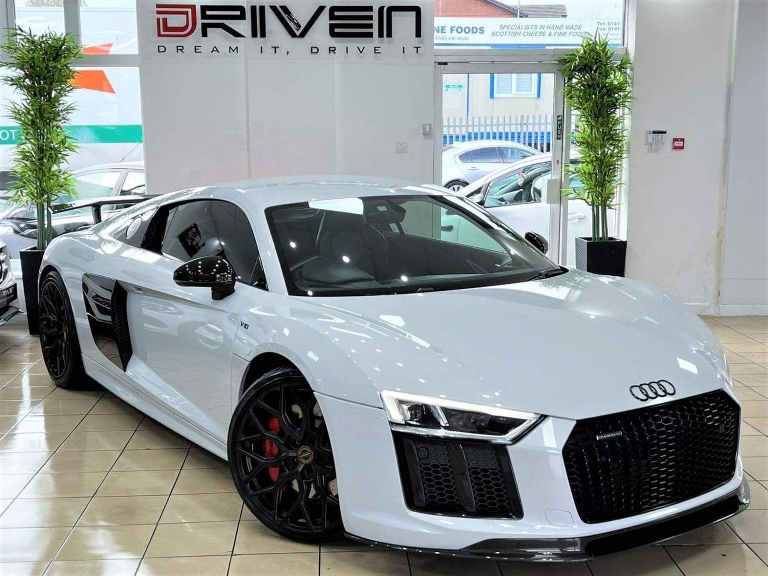 AUDI R8 - image 1 of 39