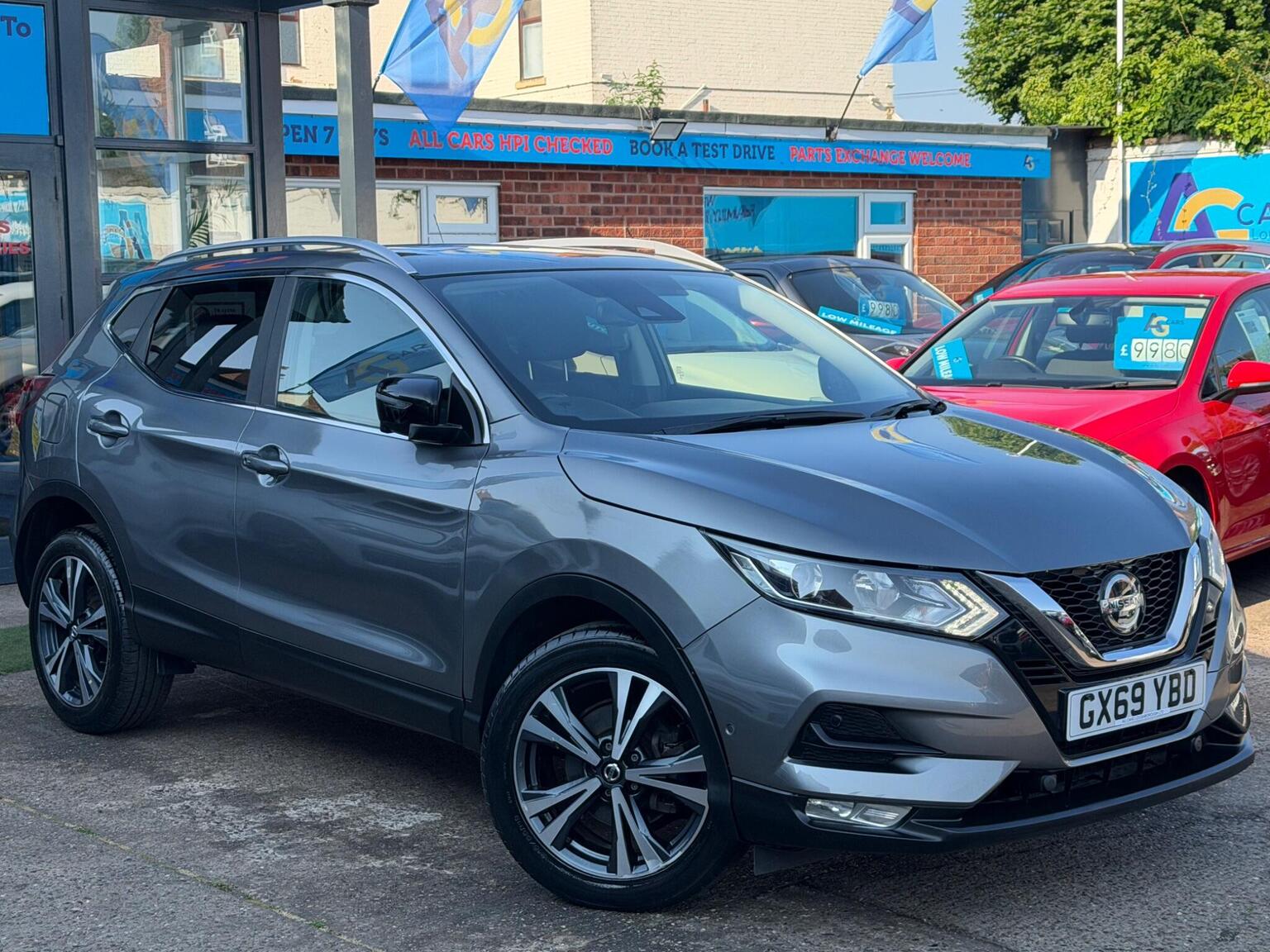 Nissan Qashqai - image 1 of 80
