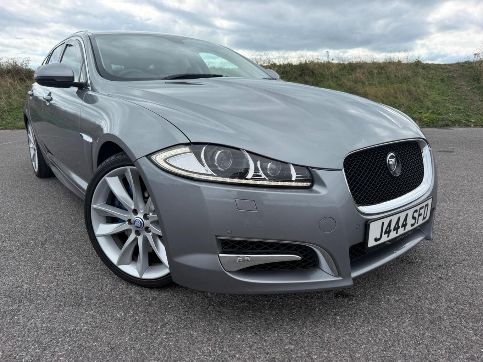 Jaguar XF - image 1 of 98