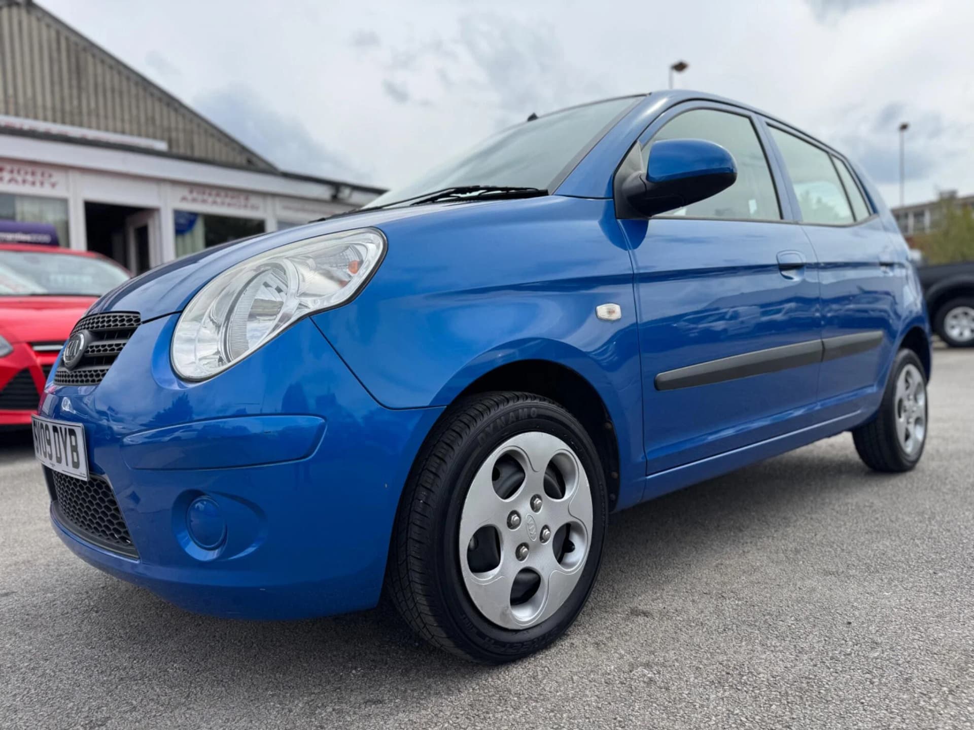 Kia Picanto - image 1 of 50