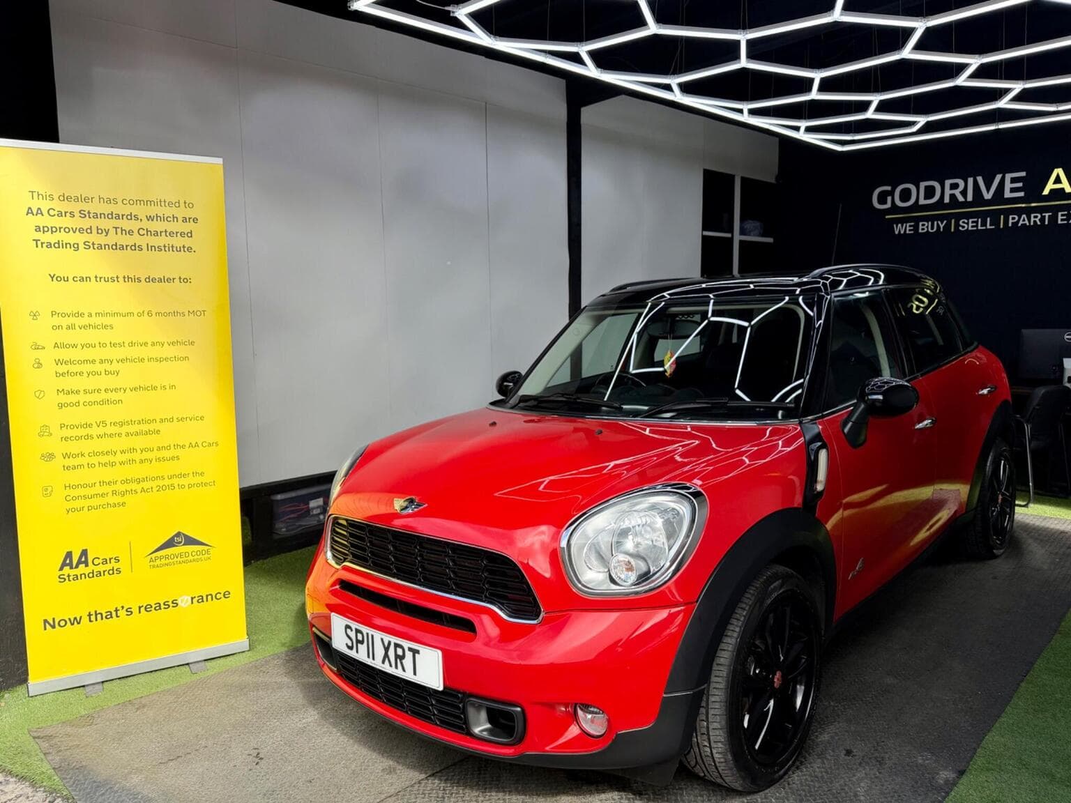MINI Countryman - image 1 of 56