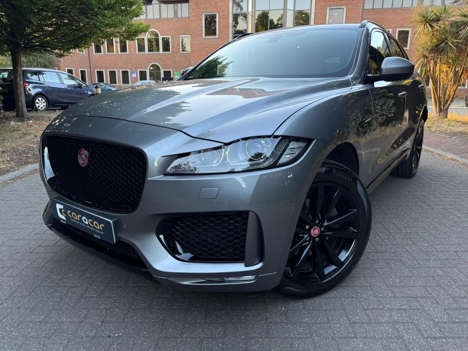Jaguar F-Pace - image 1 of 75