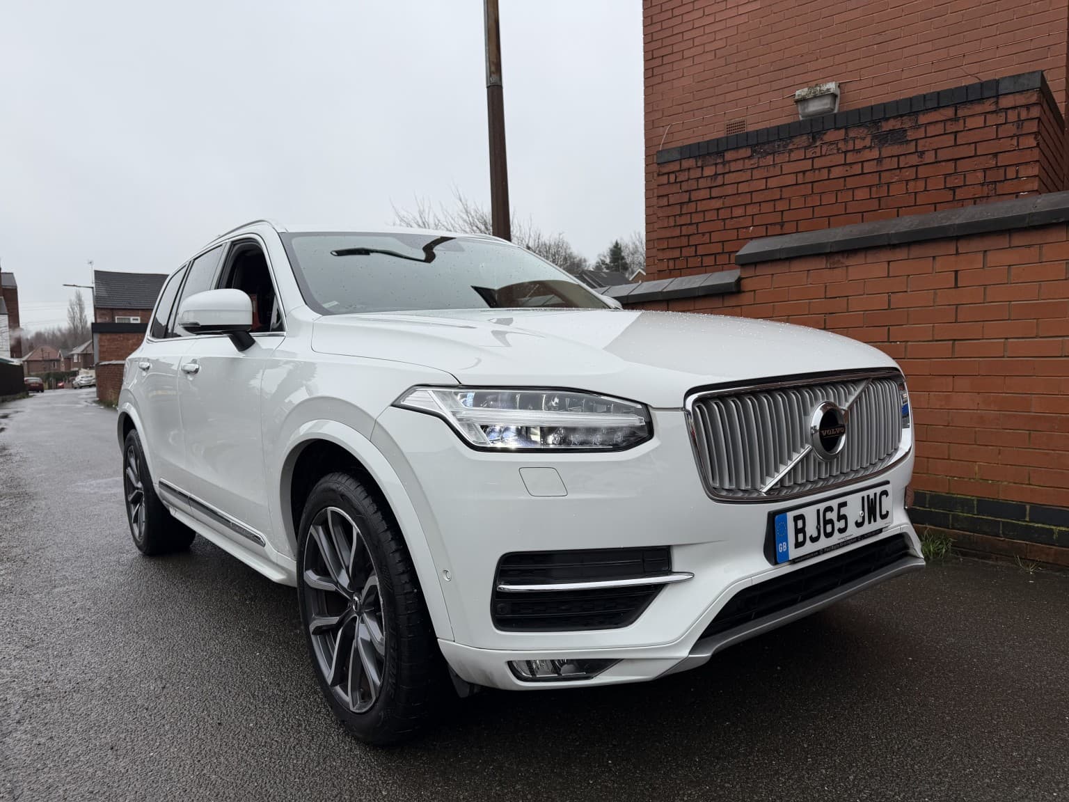 Volvo XC90 - image 1 of 25