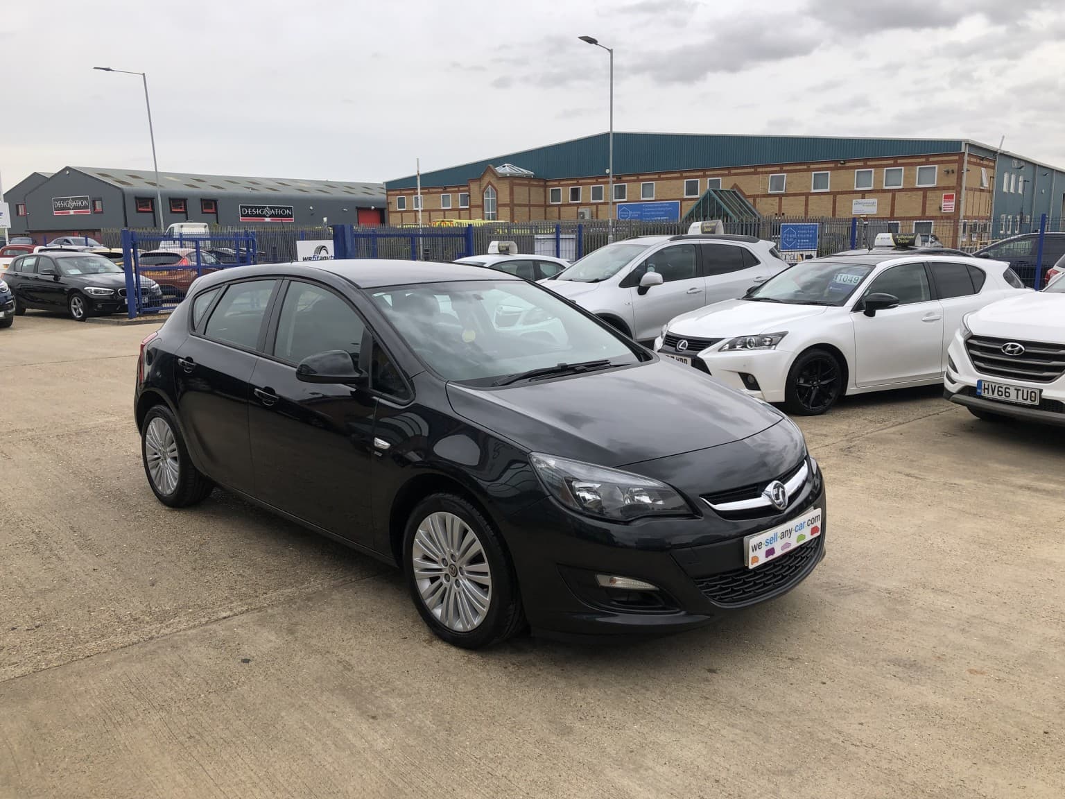 Vauxhall Astra - image 1 of 21