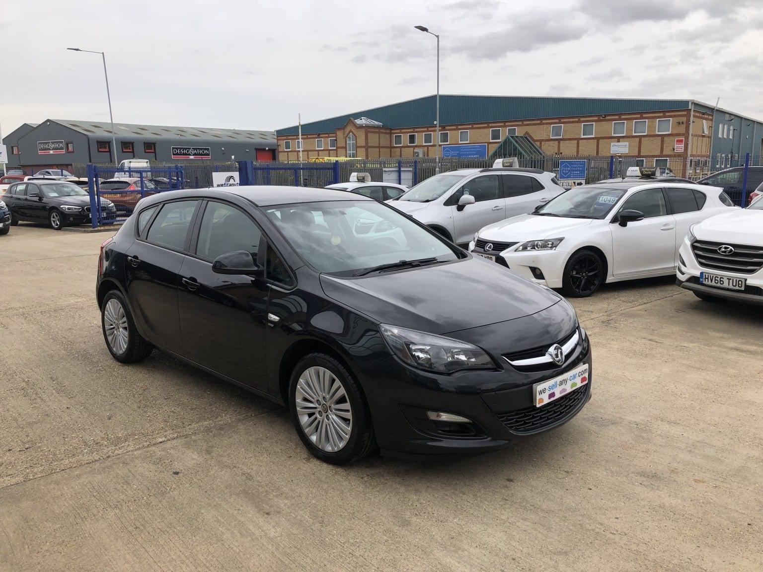 Vauxhall Astra - image 1 of 21