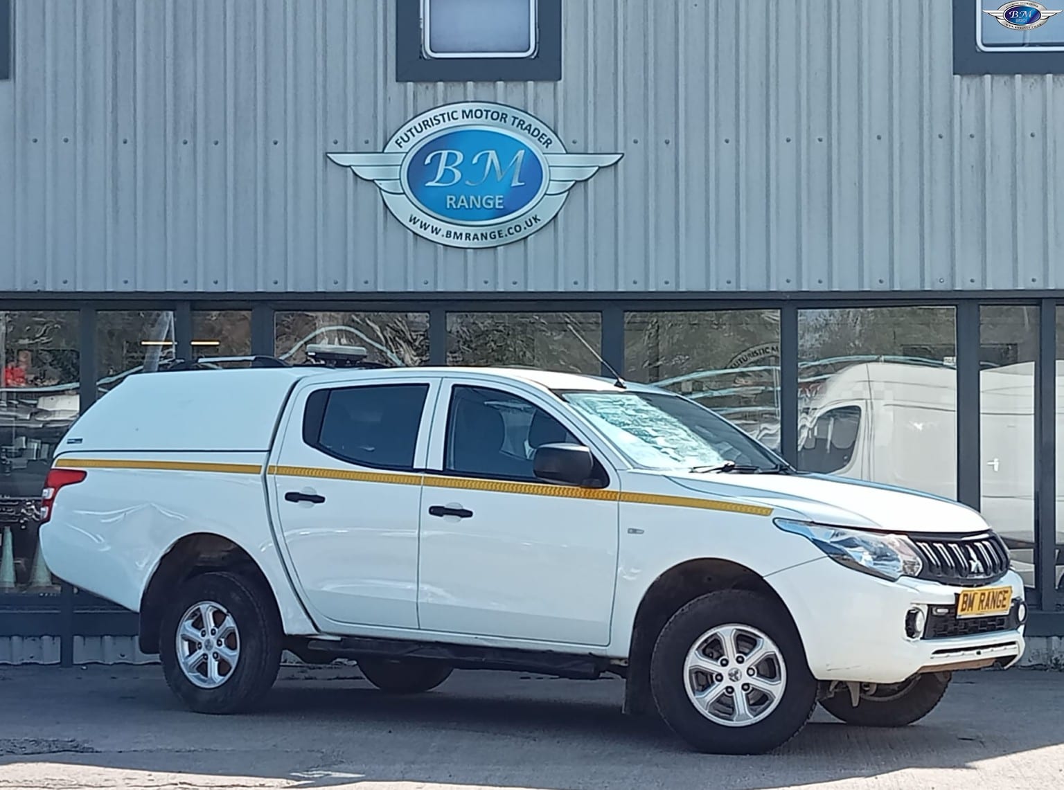 Mitsubishi L200 - image 1 of 20