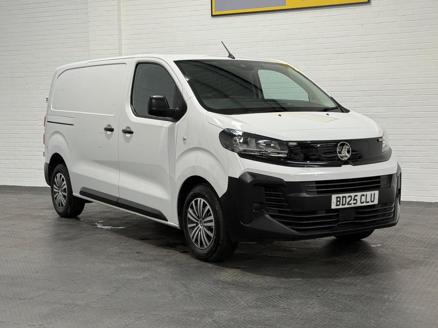 2025 Vauxhall Vivaro 1.5 Turbo D Prime SWB Euro 6 (s/s) 6dr in white — photo 1 of 76