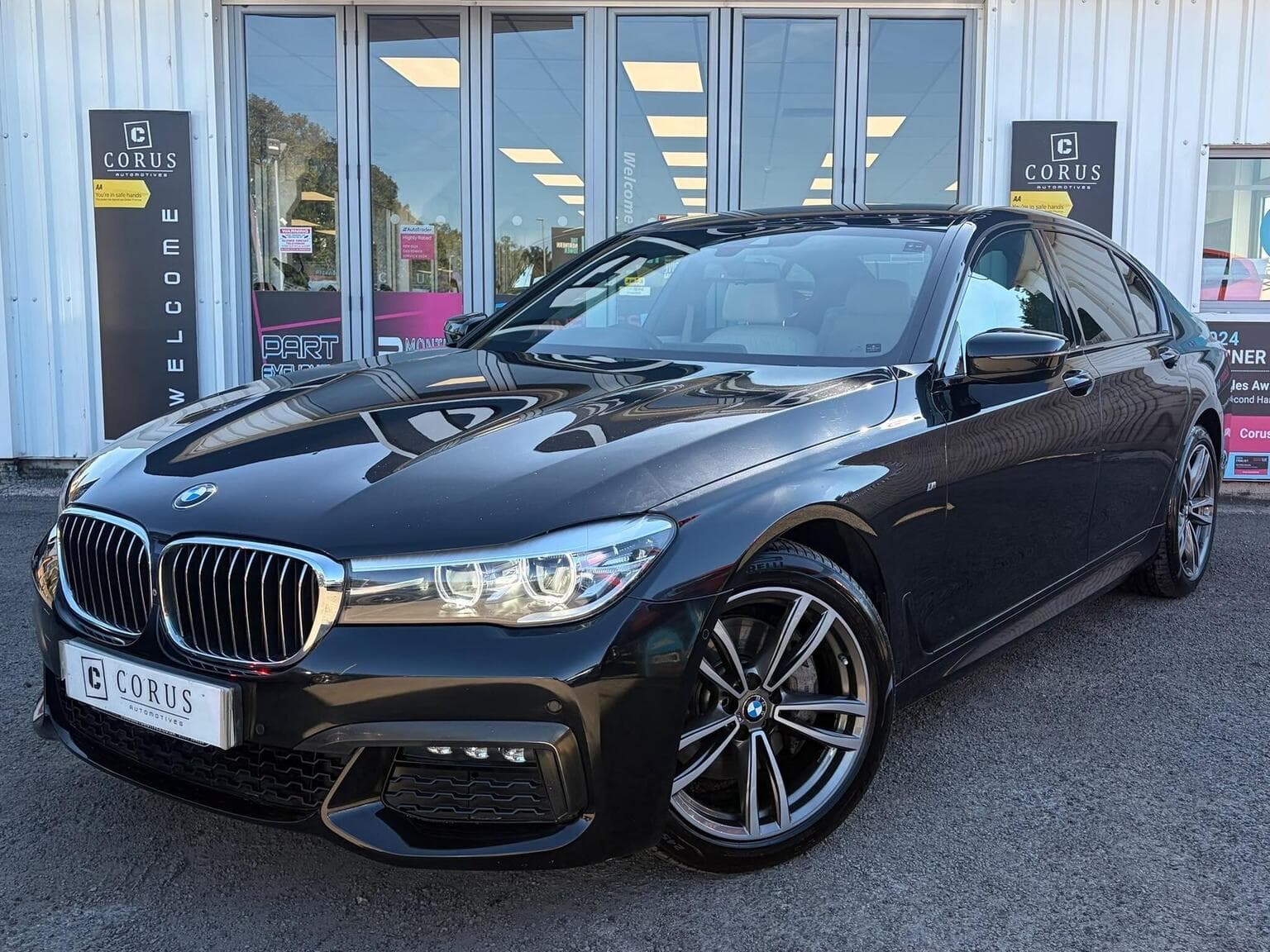 BMW 7 Series - image 1 of 48