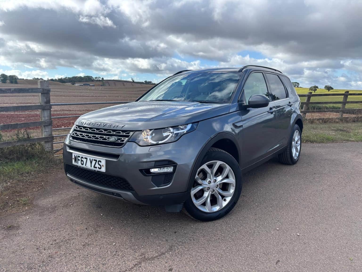 Land Rover Discovery Sport - image 1 of 15