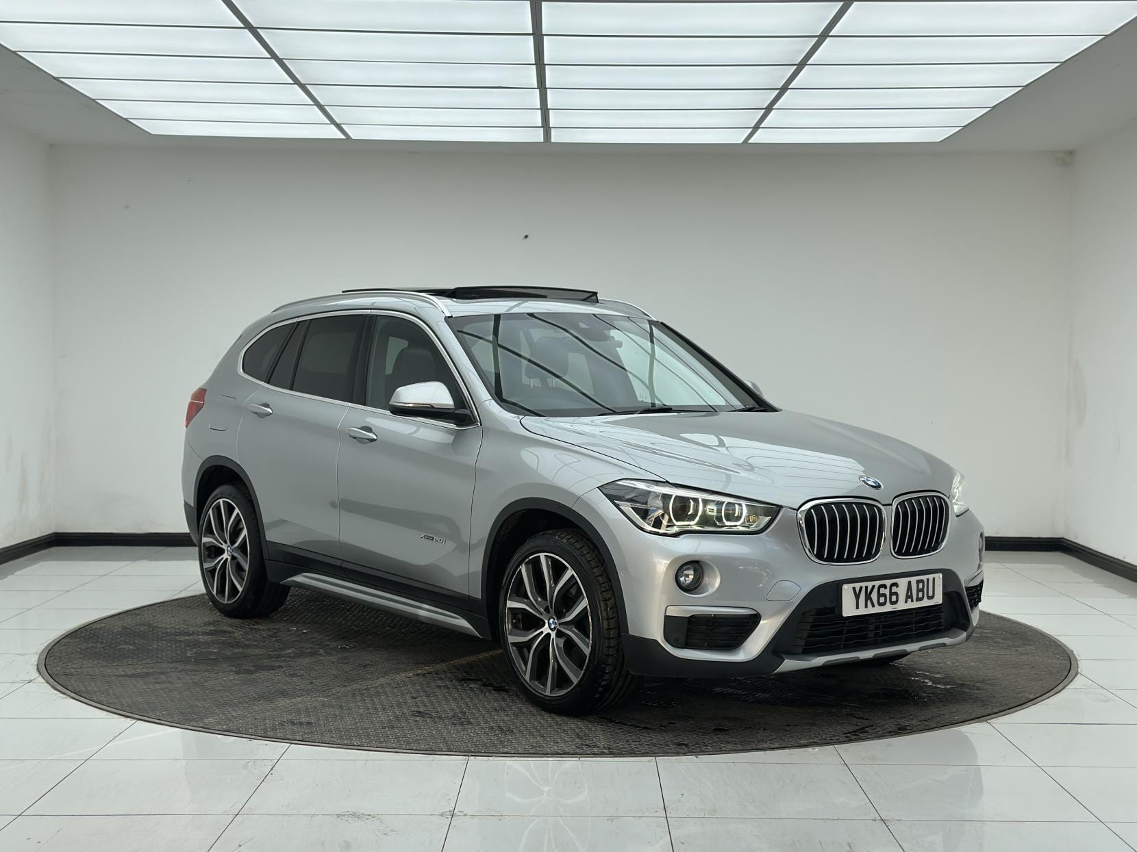 BMW X1 - image 1 of 45