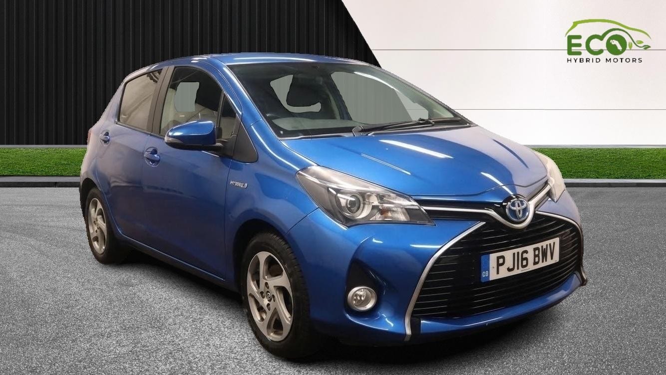 2016 Toyota Yaris 1.5 VVT-h Icon in blue — photo 1 of 6