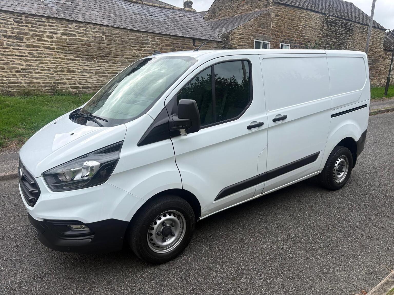 Ford Transit Custom - image 1 of 10