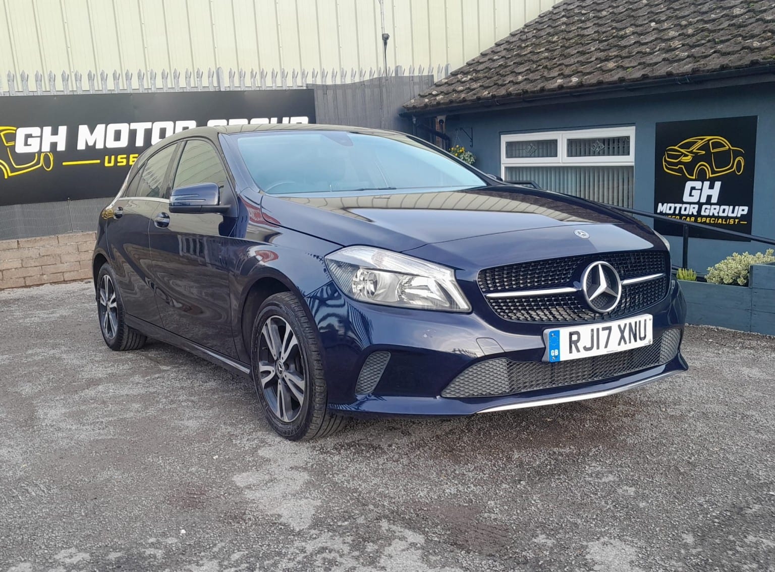 2017 Mercedes-Benz A Class 1.6 A160 SE in blue — photo 1 of 26