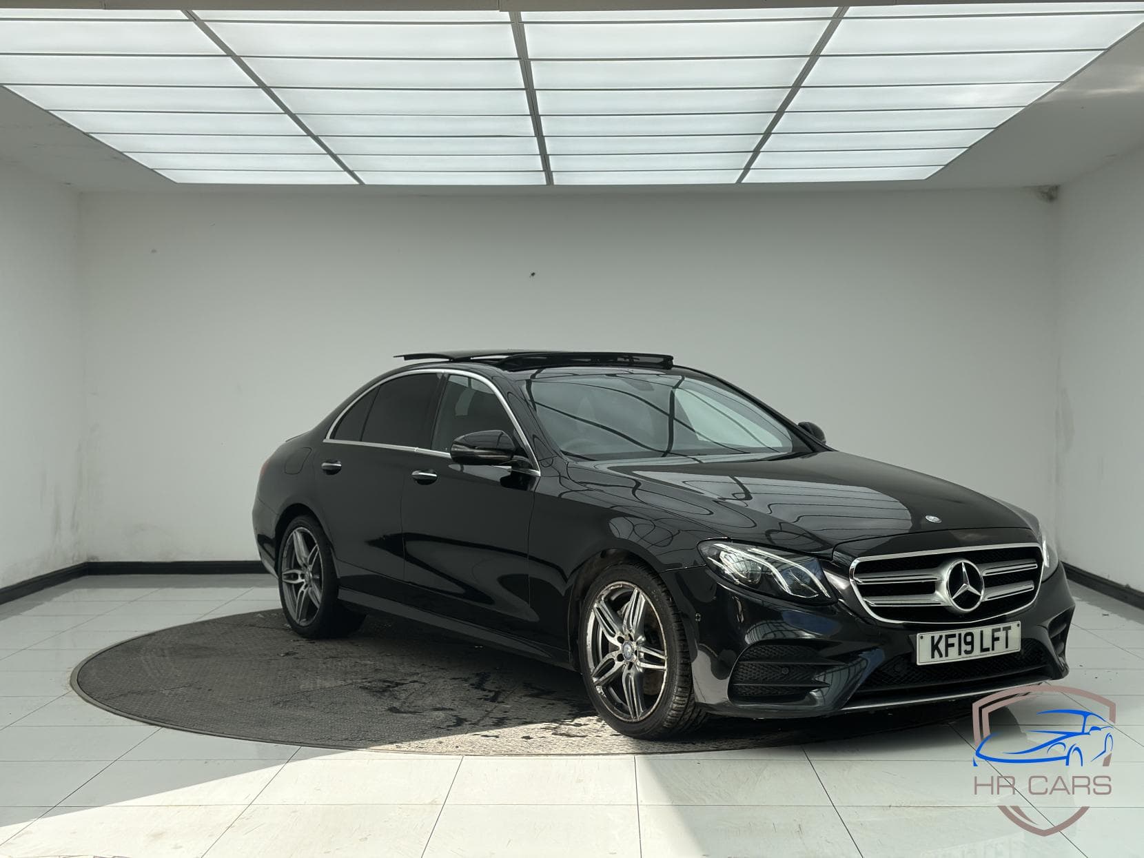 Mercedes-Benz E Class - image 1 of 57