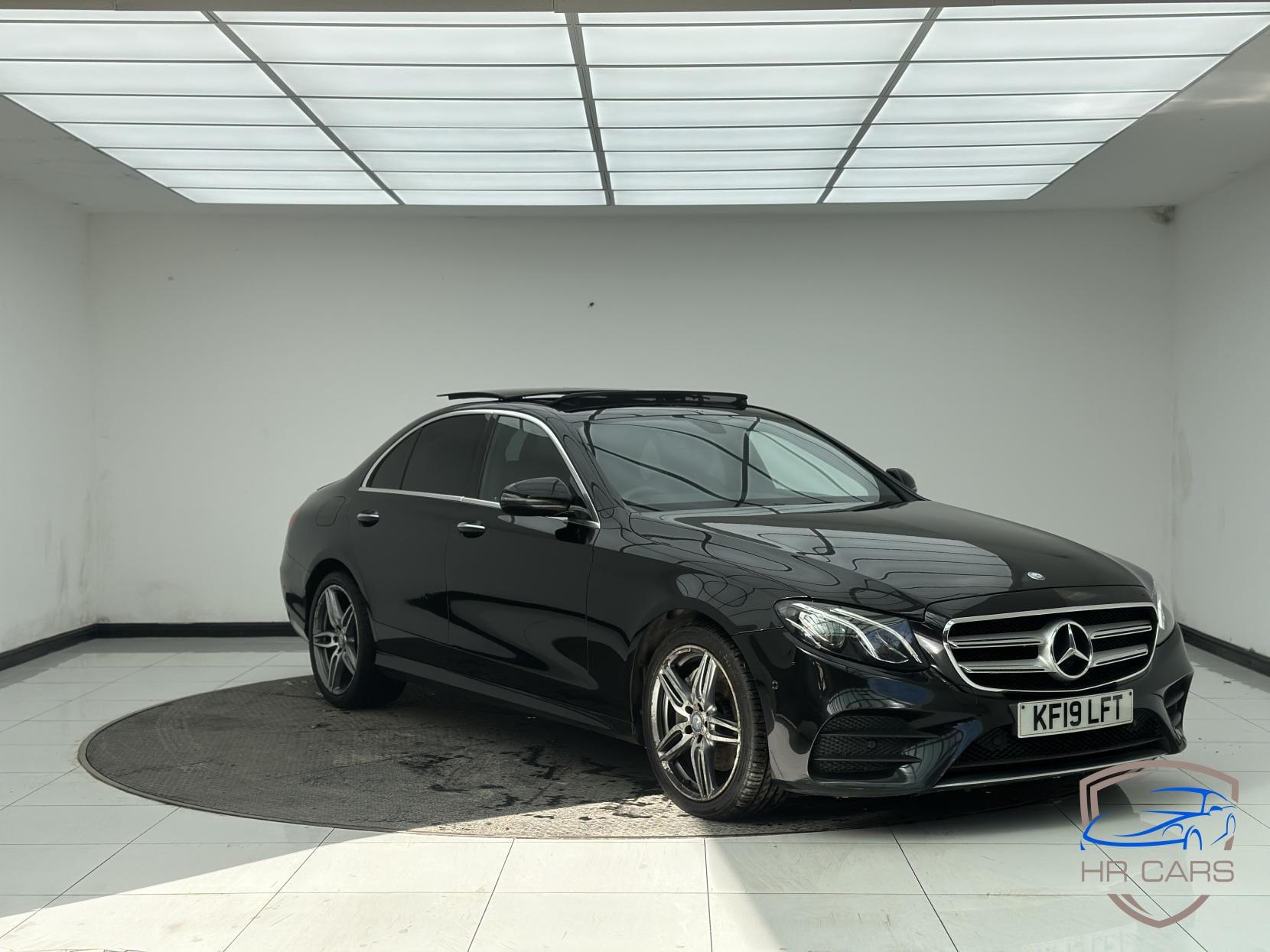 Mercedes-Benz E Class - image 1 of 57