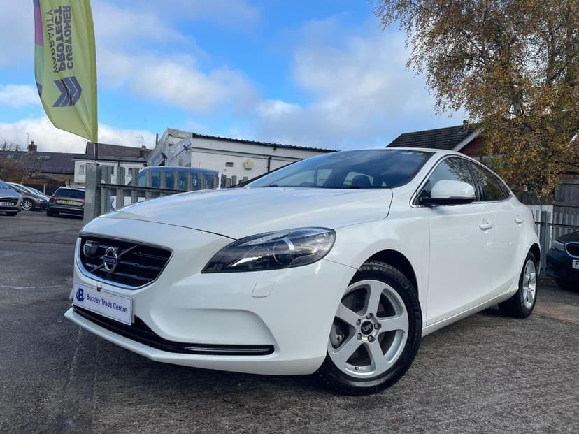 2015 VOLVO V40
