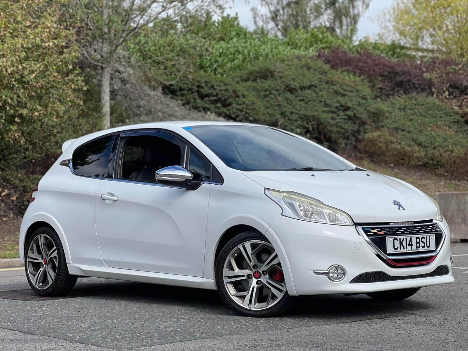 Peugeot 208 - image 1 of 38