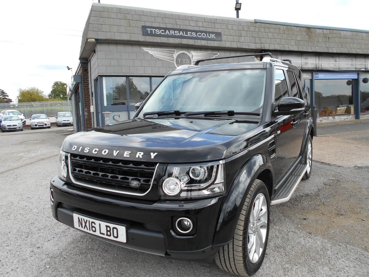 Land Rover Discovery 4 - image 1 of 37