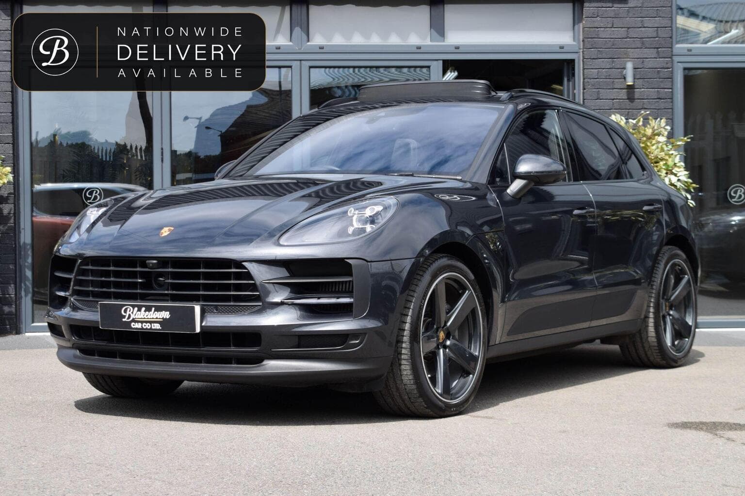 Porsche Macan - image 1 of 52