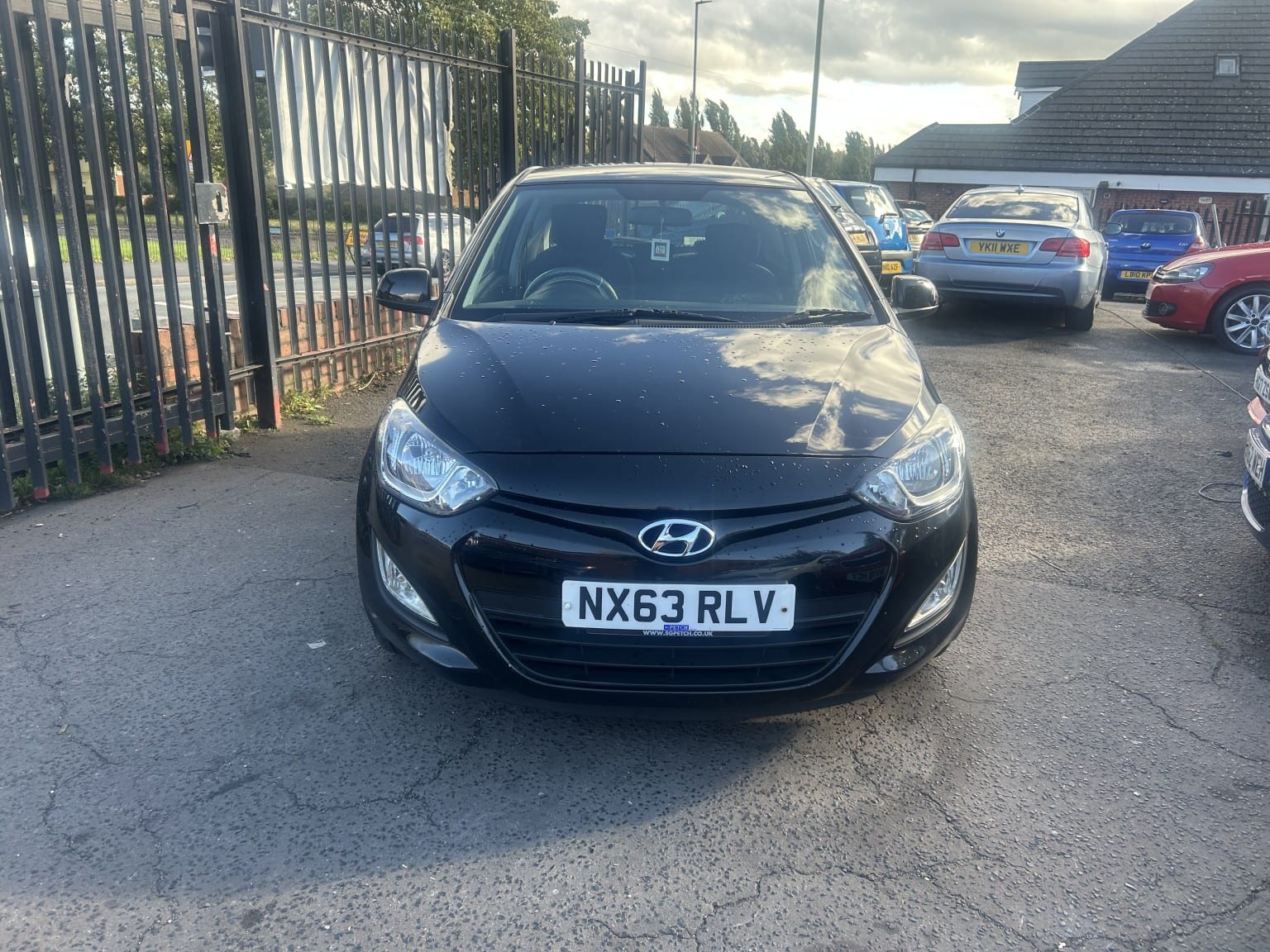 Hyundai i20 - image 1 of 32