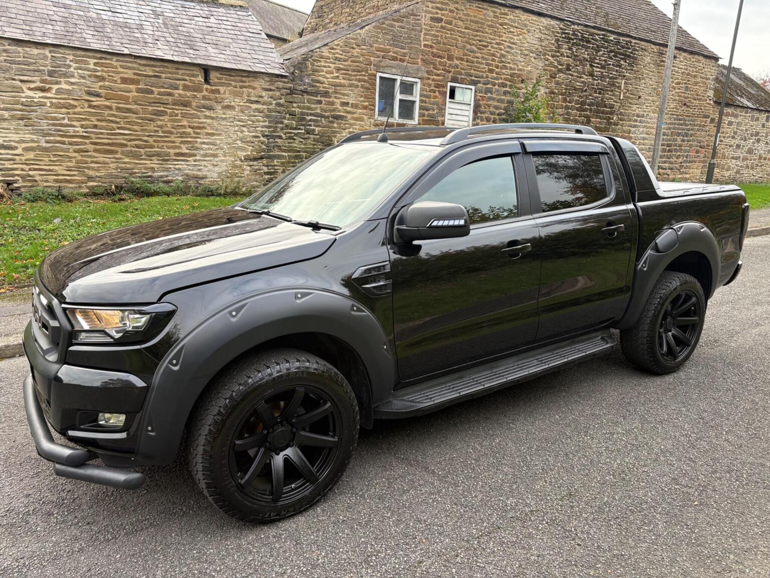 2019 Ford Ranger 3.2 TDCi Wildtrak Auto 4WD Euro 5 4dr in black — photo 1 of 11