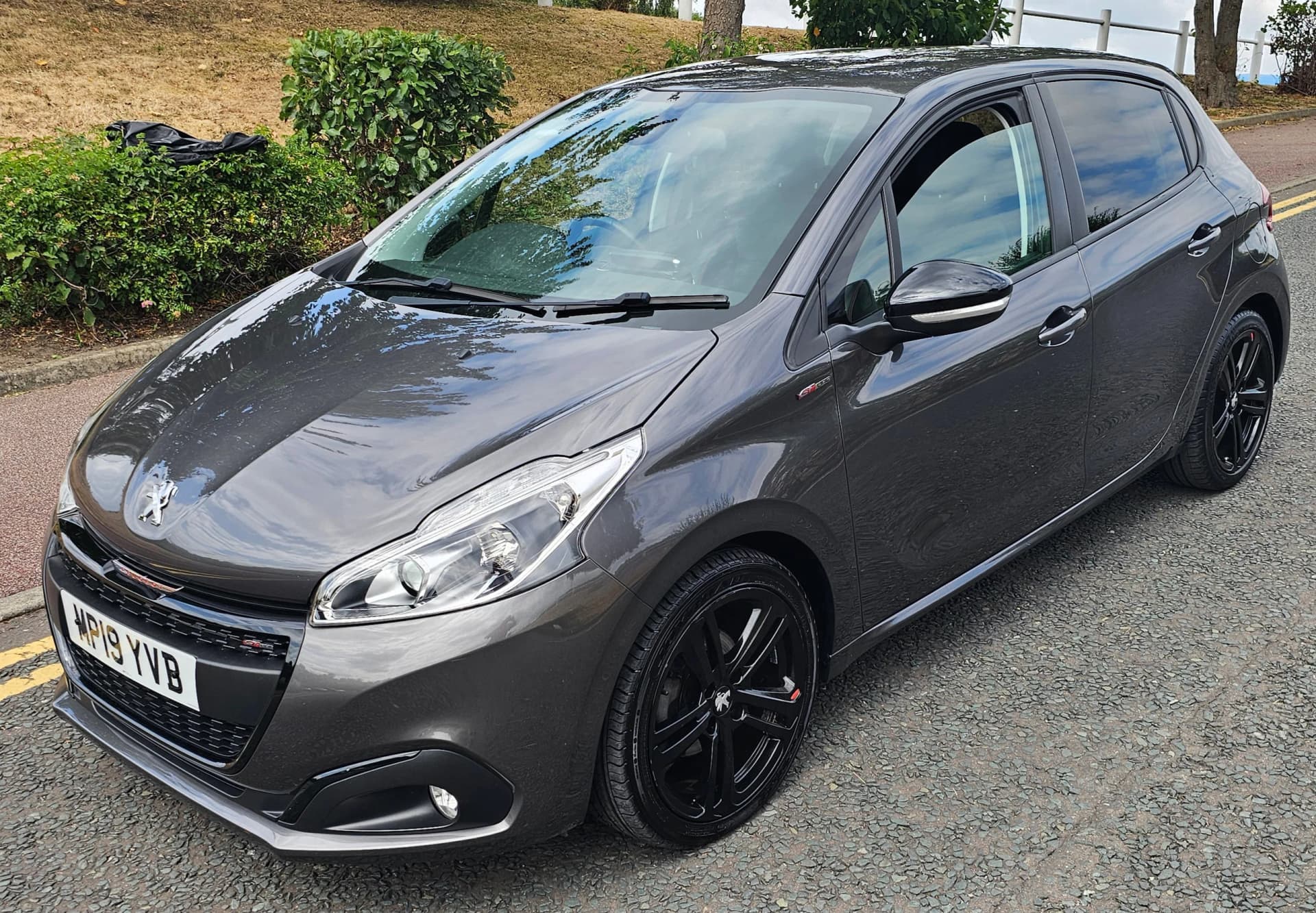 Peugeot 208 - image 1 of 42