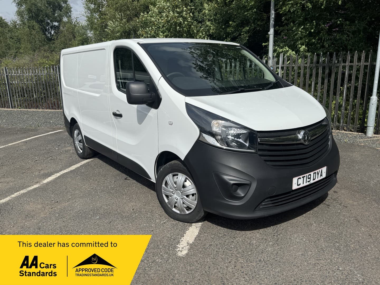 Vauxhall Vivaro - image 1 of 6