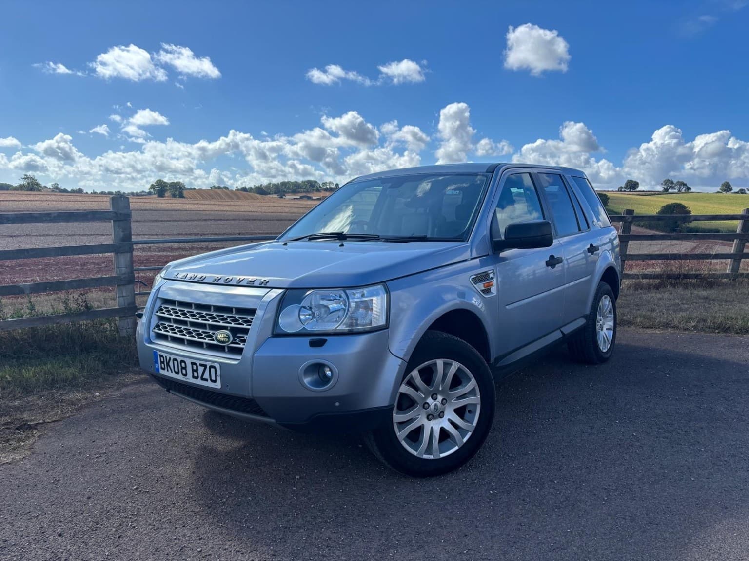 Land Rover Freelander 2 - image 1 of 18