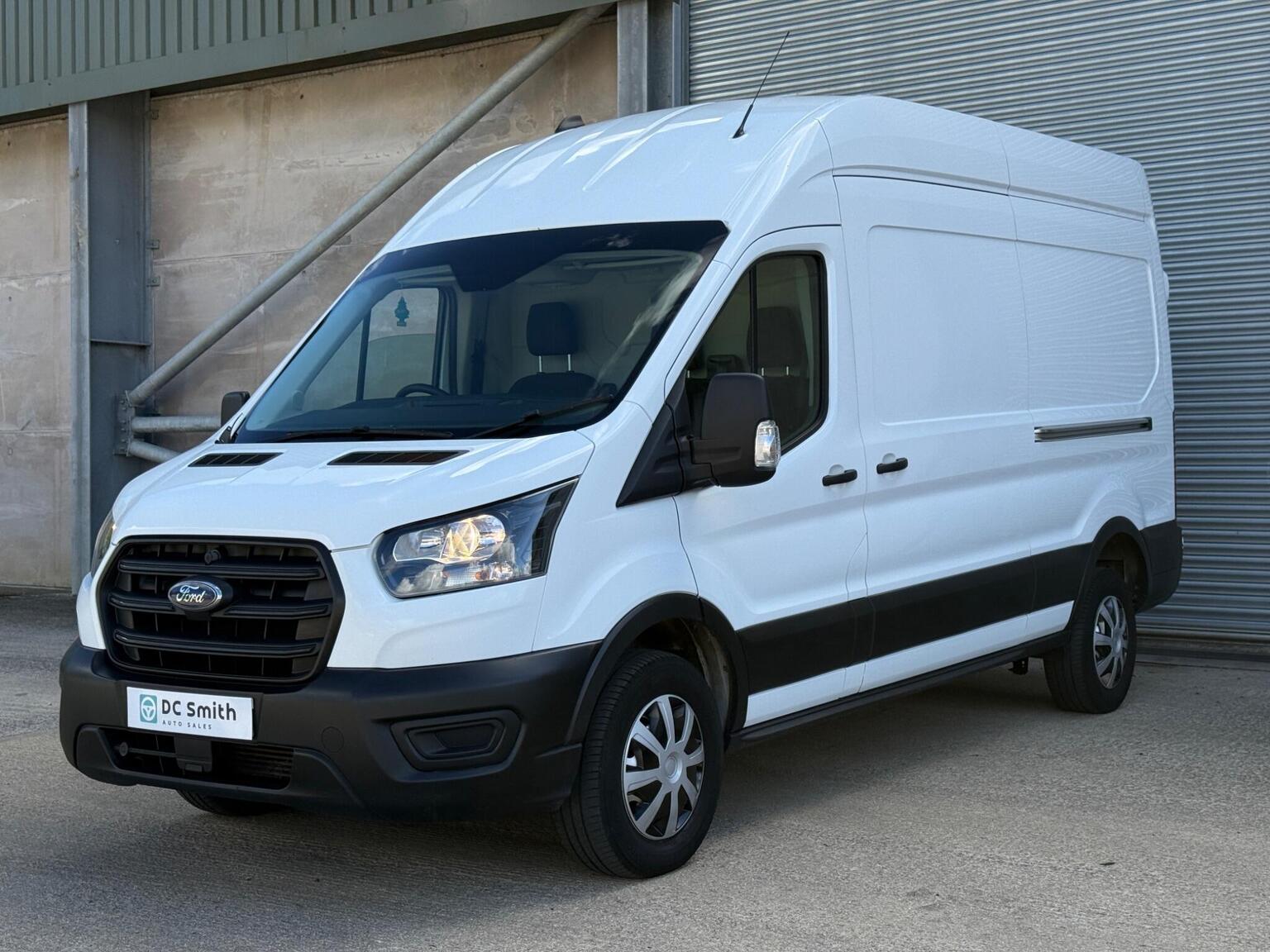 Ford Transit - image 1 of 75