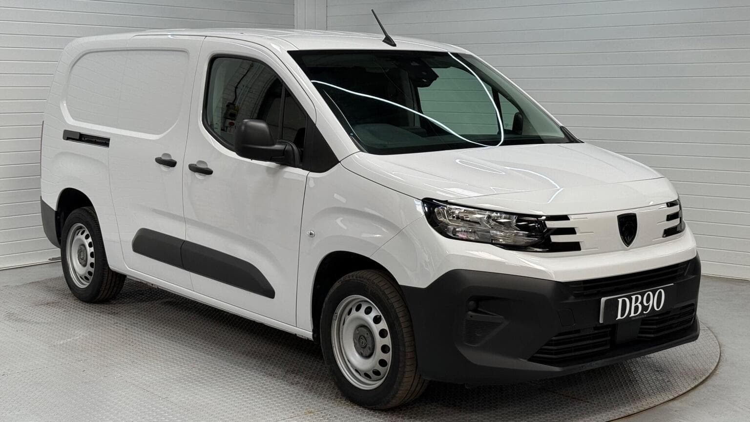 Peugeot Partner - image 1 of 45