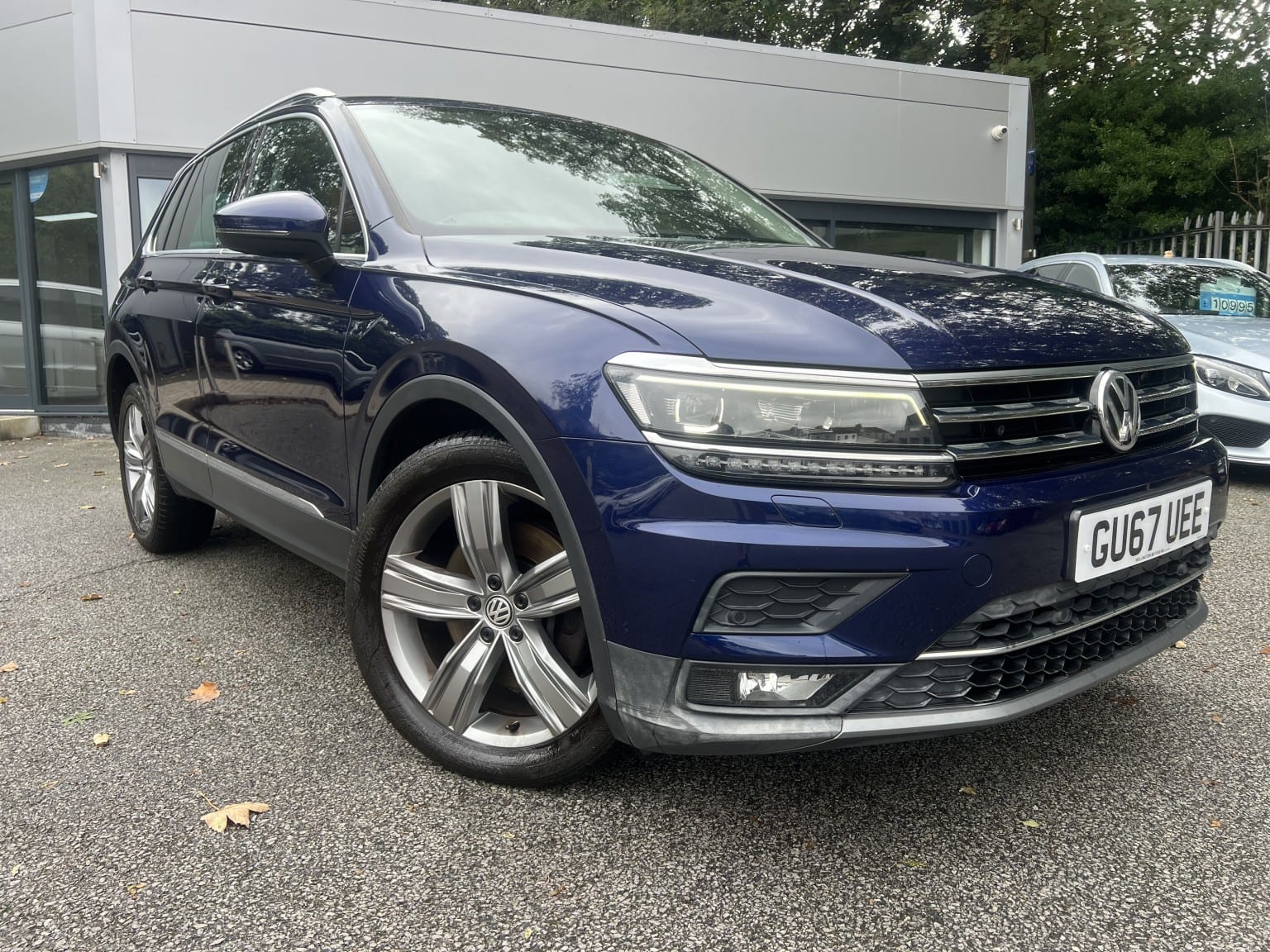 Volkswagen Tiguan - image 1 of 19