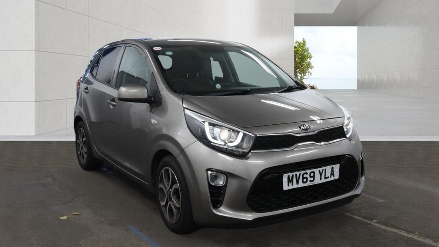 2019 Kia Picanto 1.0 Titanium Edition Euro 6 5dr in silver — photo 1 of 18